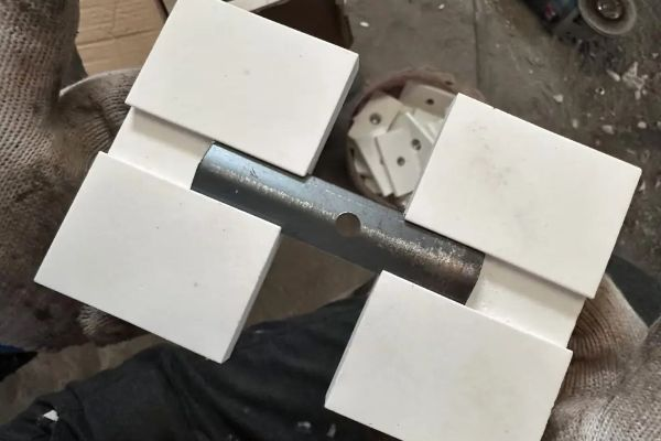 凹凸镶嵌防脱落型互锁式陶瓷耐磨复合管 凹凸镶嵌防脱落型互锁式陶瓷耐磨复合管